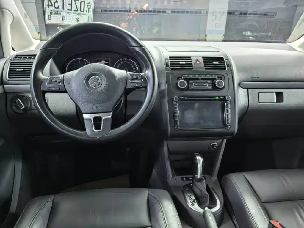 صورة 9 - Volkswagen Touran
