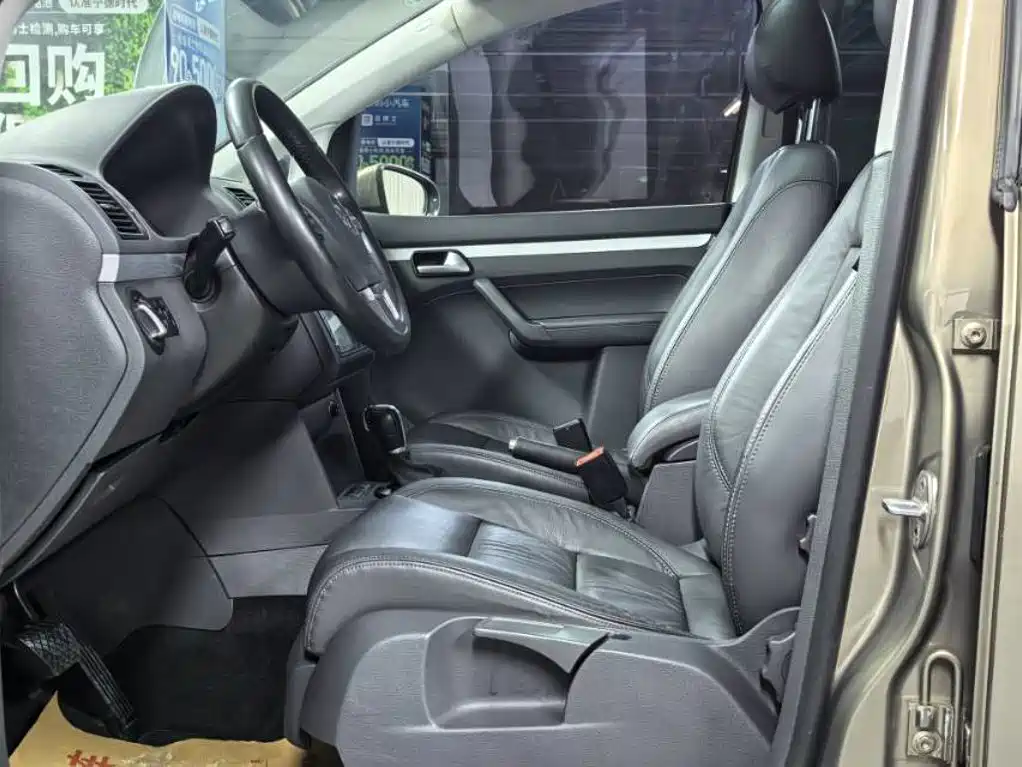صورة 4 - Volkswagen Touran