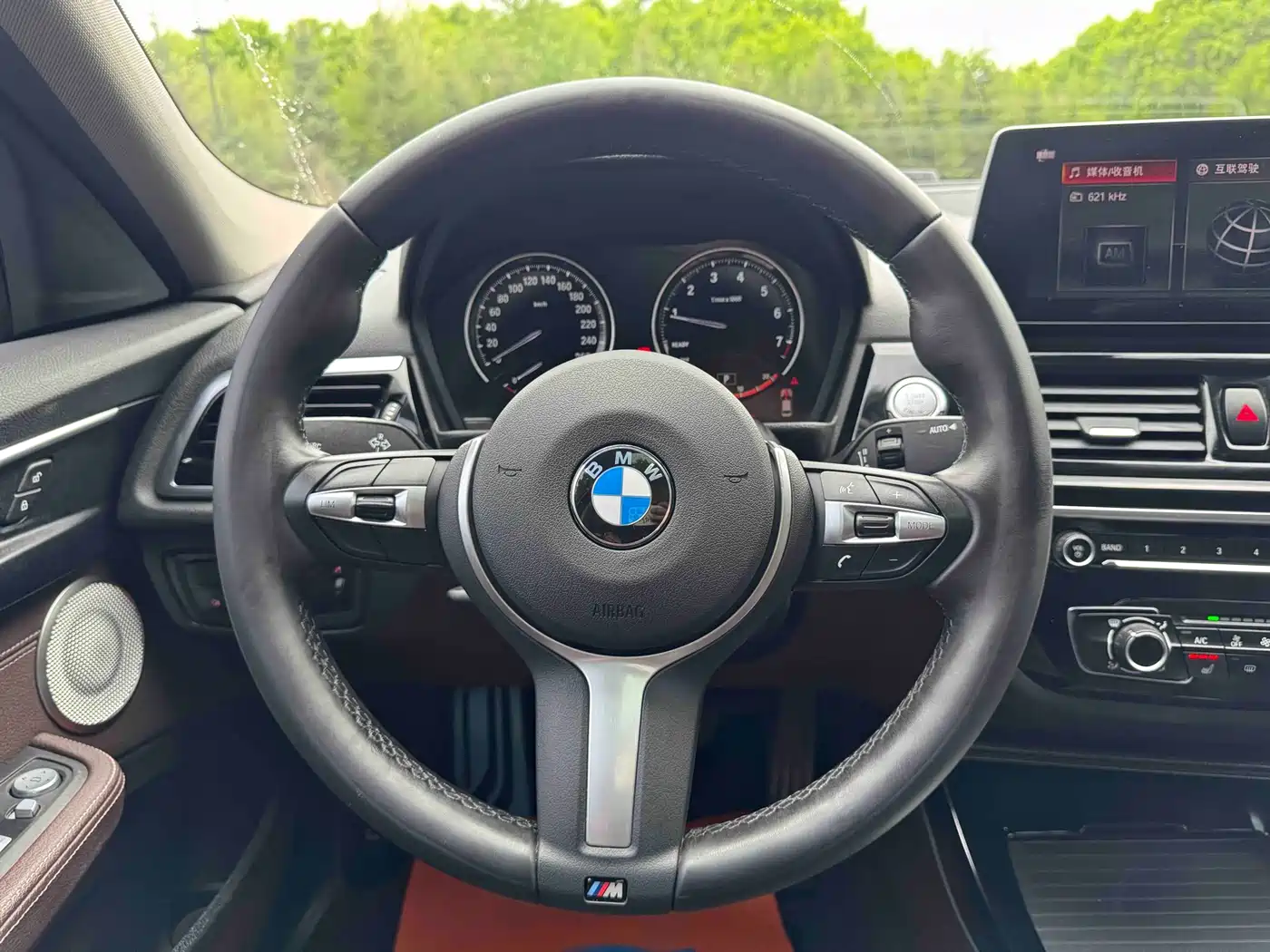 BMW 1 Series 2022 120i M Sport Shadow Edition фото 15
