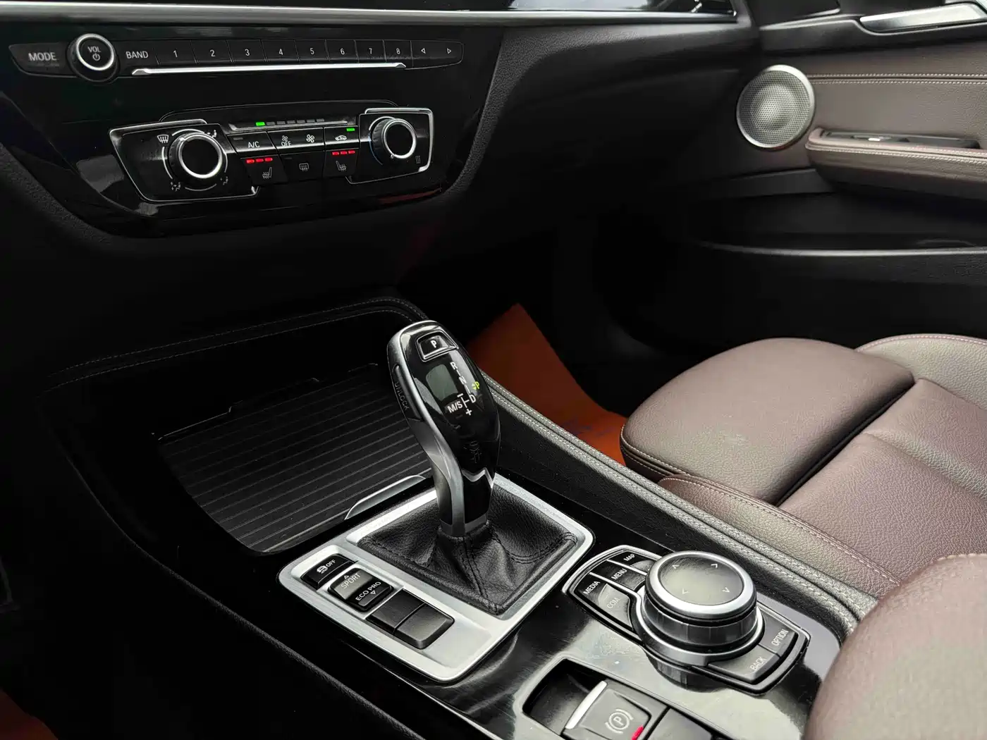BMW 1 Series 2022 120i M Sport Shadow Edition фото 13
