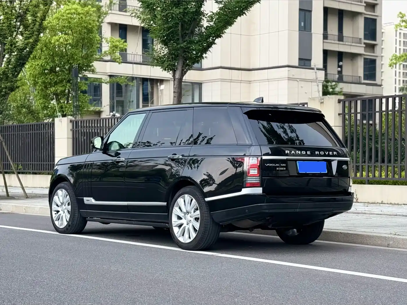 Land Rover Range Rover 2017 3.0 SC V6 Vogue LWB (Long Wheelbase) фото 4