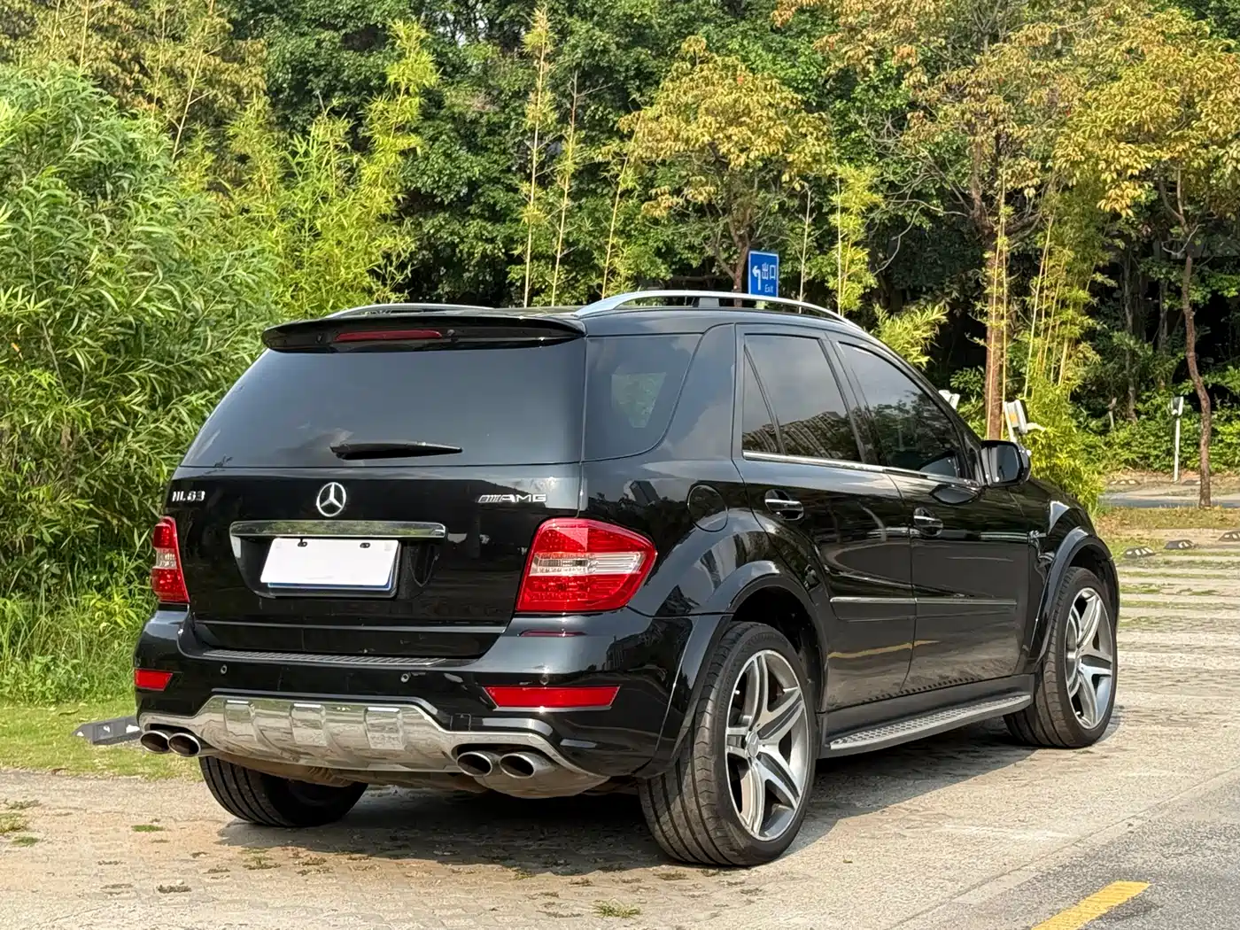 Mercedes-Benz M-Class AMG 2011 AMG ML 63 фото 7