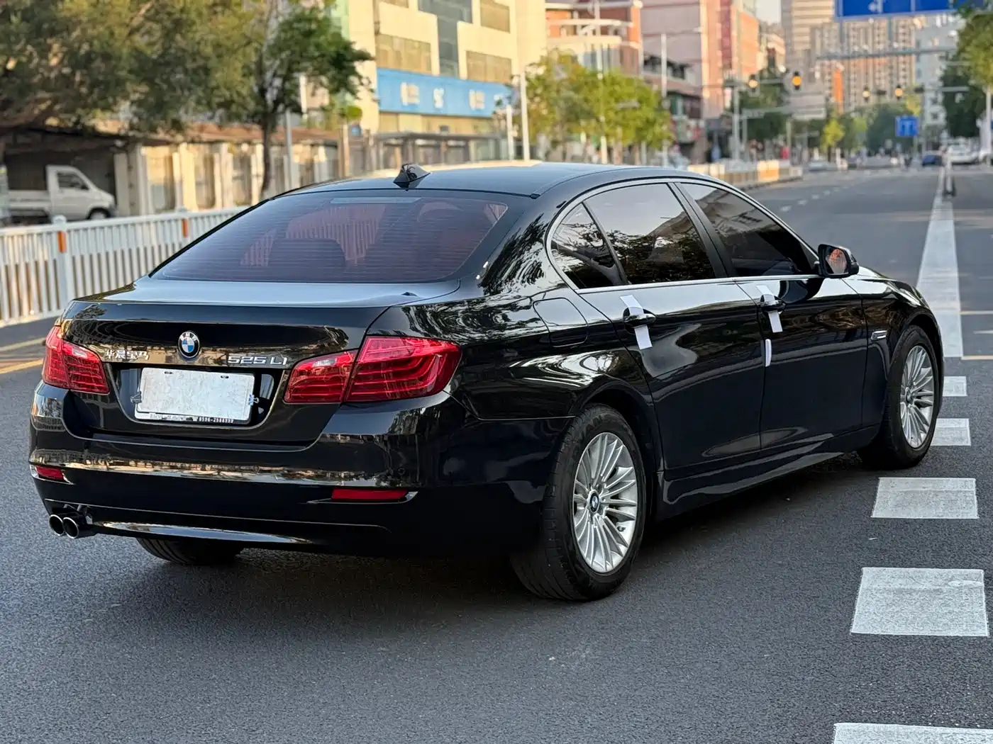 BMW 5 Series 2014 525Li Leading фото 4