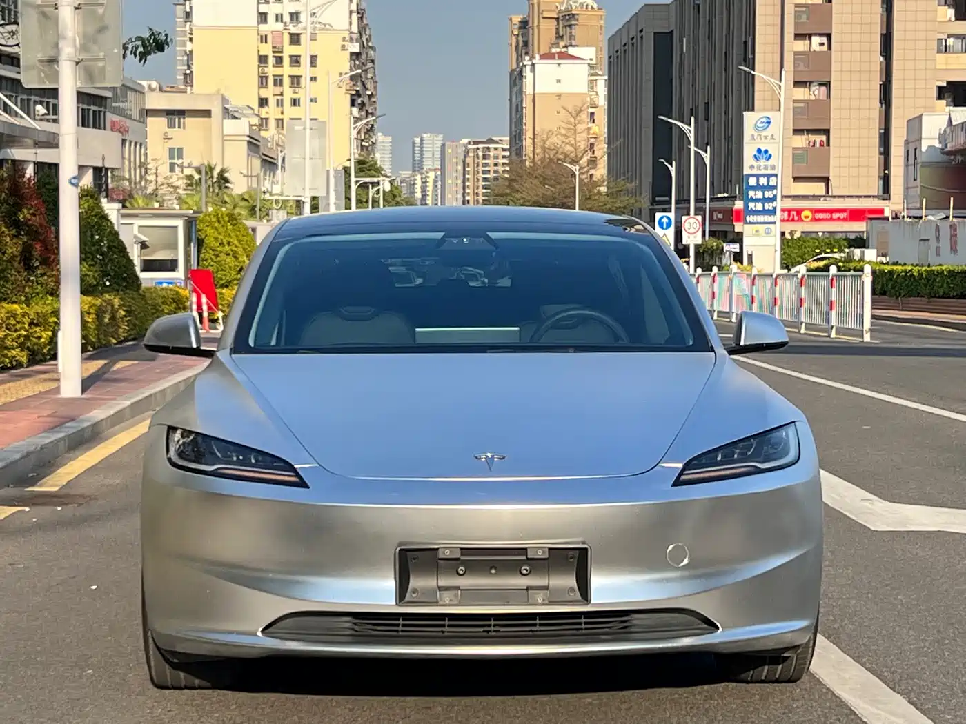TESLA MODEL 3