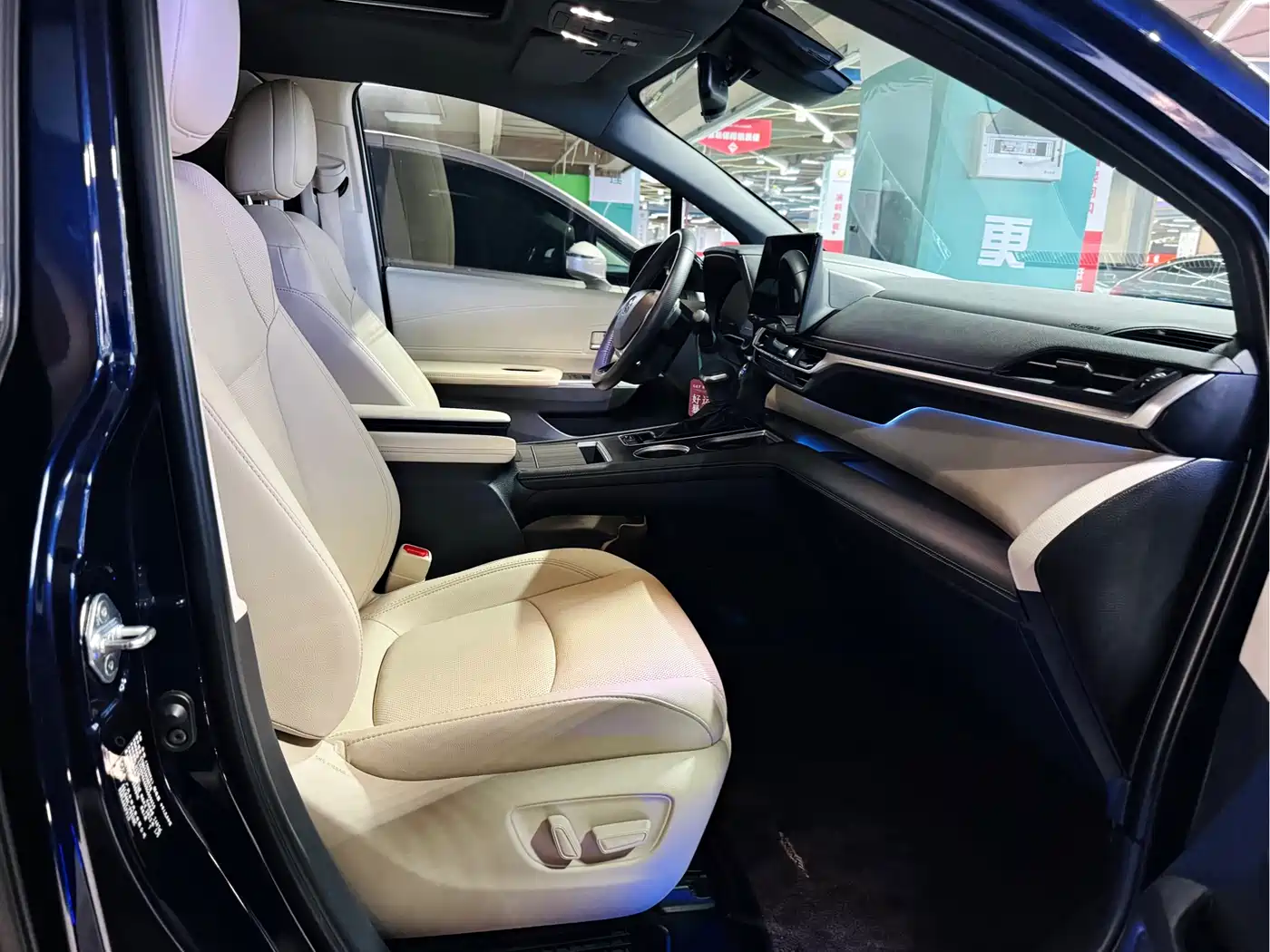 Toyota Sienna 2021 2.5L Hybrid Ultimate Edition фото 22