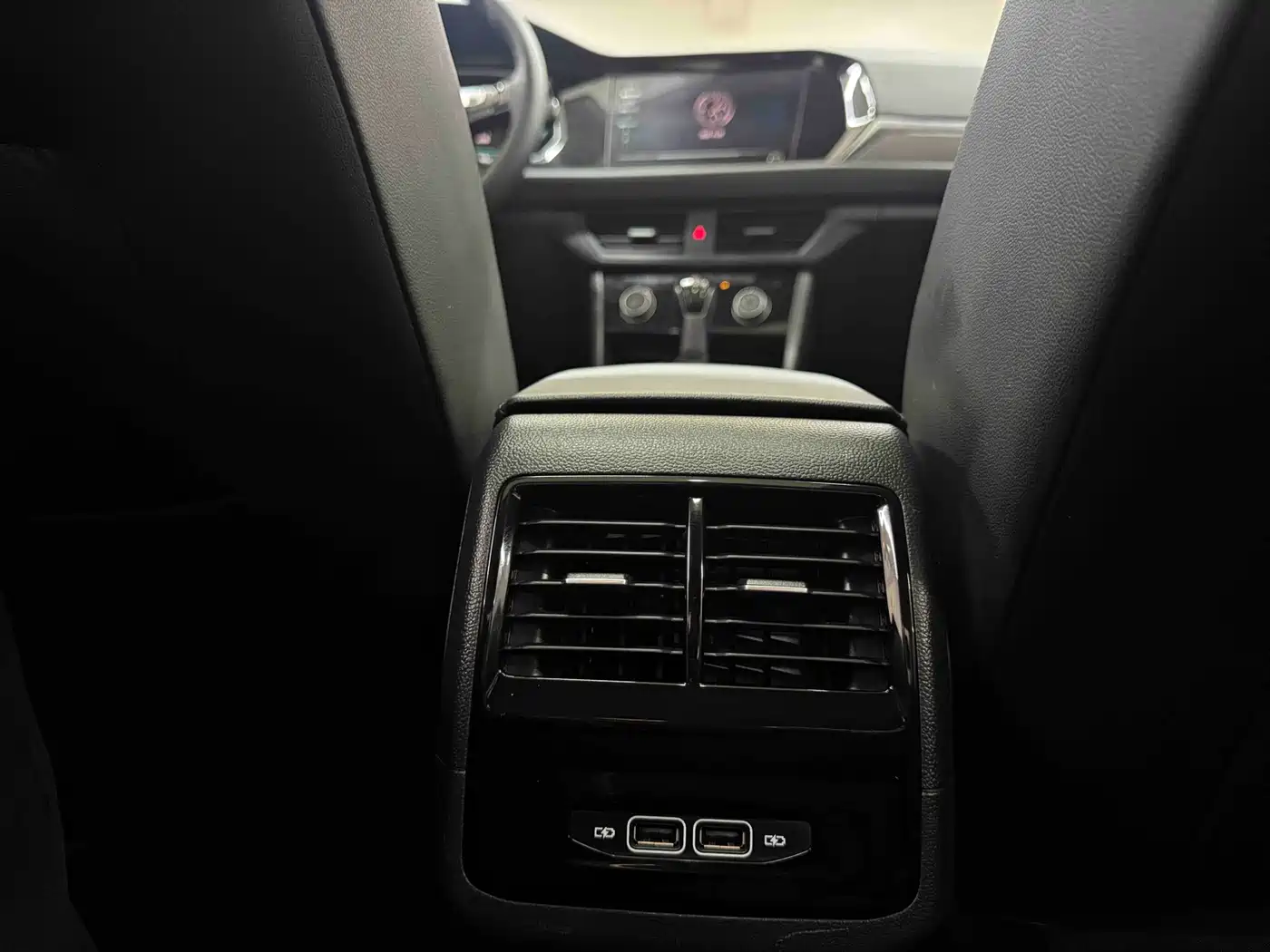 Volkswagen Sagitar 2022 280TSI DSG Surpassing Edition фото 18