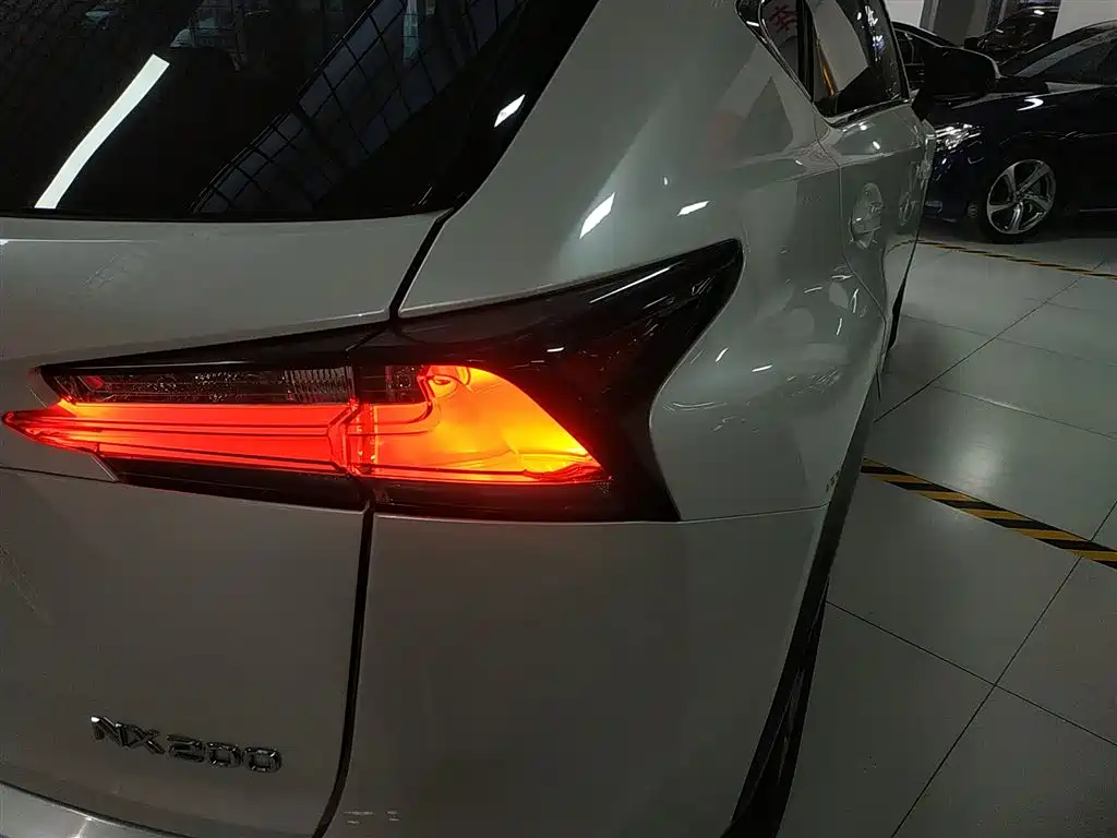Lexus NX 2016 200 AWD F Sport фото 24