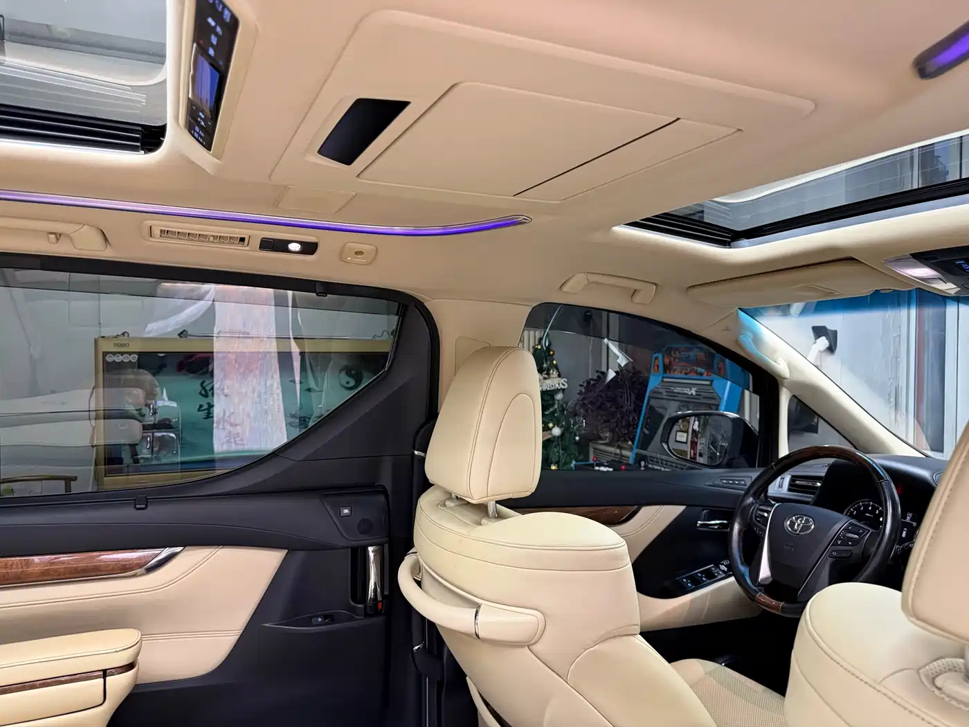 Toyota Alphard 2018 3.5L Premium фото 31
