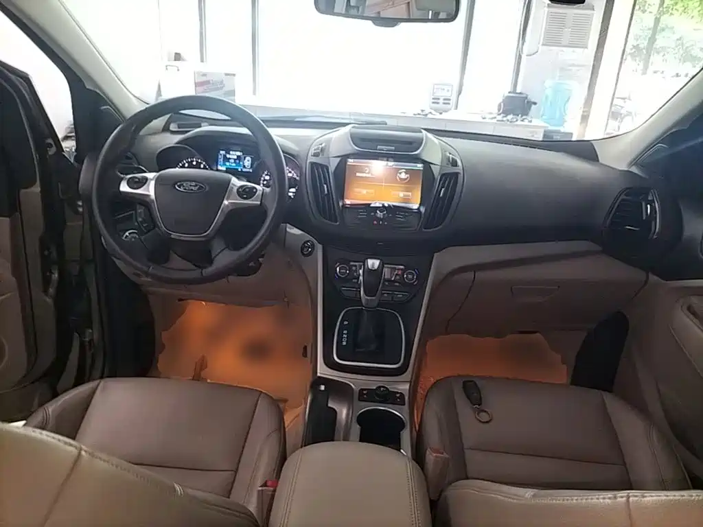 Фото 10 - Ford Kuga