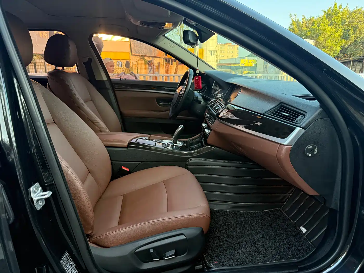 BMW 5 Series 2014 525Li Leading фото 8