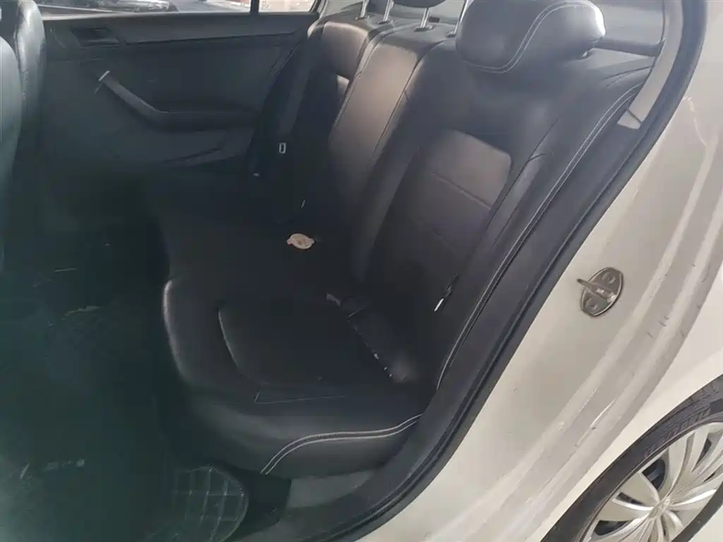 VOLKSWAGEN SANTANA