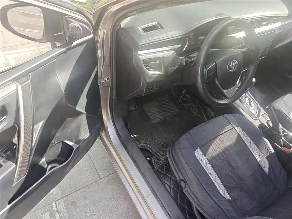 Toyota Corolla 2014 1.6L CVT GL-i фото 16