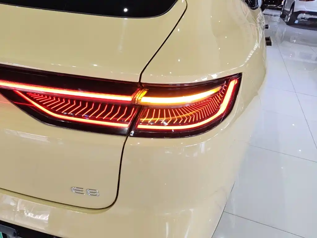 Фото 8 - Geely Galaxy Galaxy E8