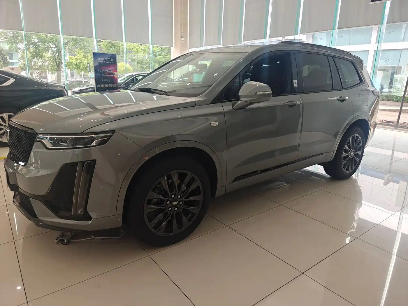 Cadillac XT6 2025 2.0T 6-Seater AWD Executive Black Label Edition фото 2
