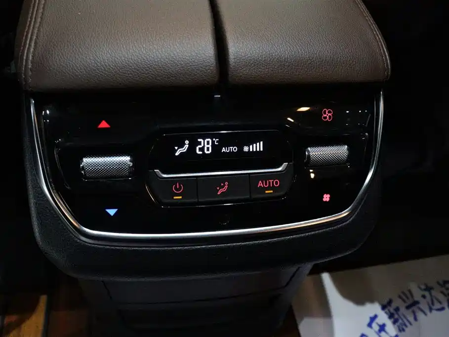 SAIC Maxus Maxus G20 2021 PLUS 2.0T Gasoline Automatic Luxury Edition фото 14
