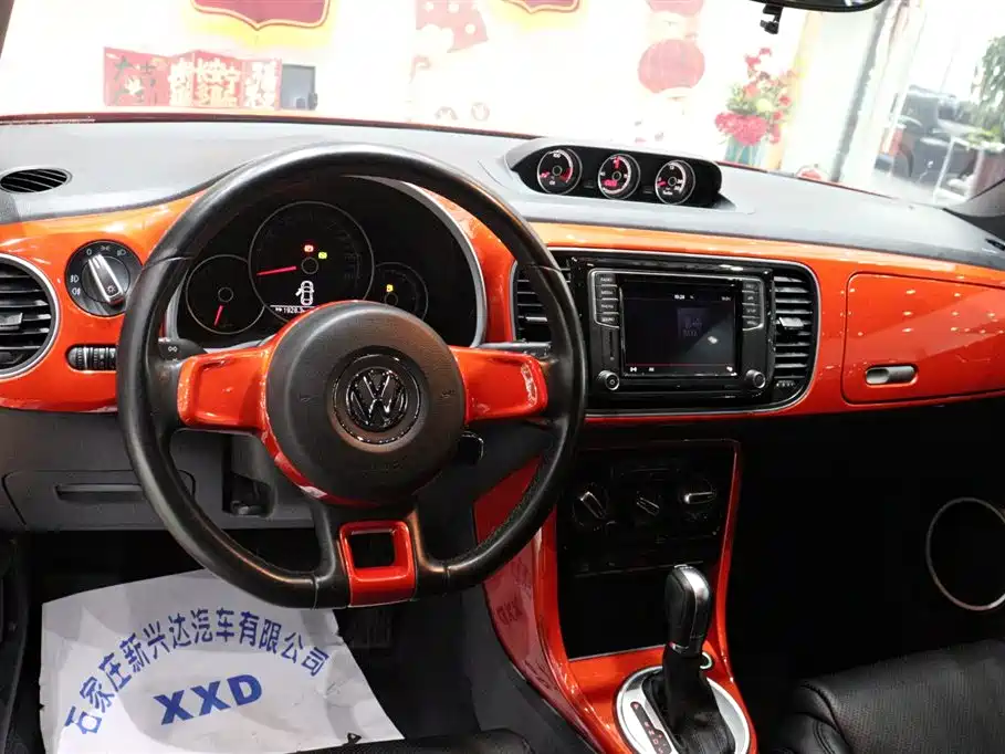 Volkswagen Beetle 2018 180TSI Joy Orange Edition фото 9