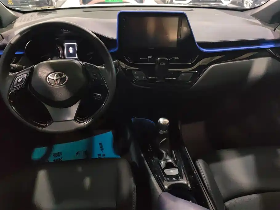 Toyota IZOA 2018 2.0L Glamour Sunroof Edition China VI фото 12