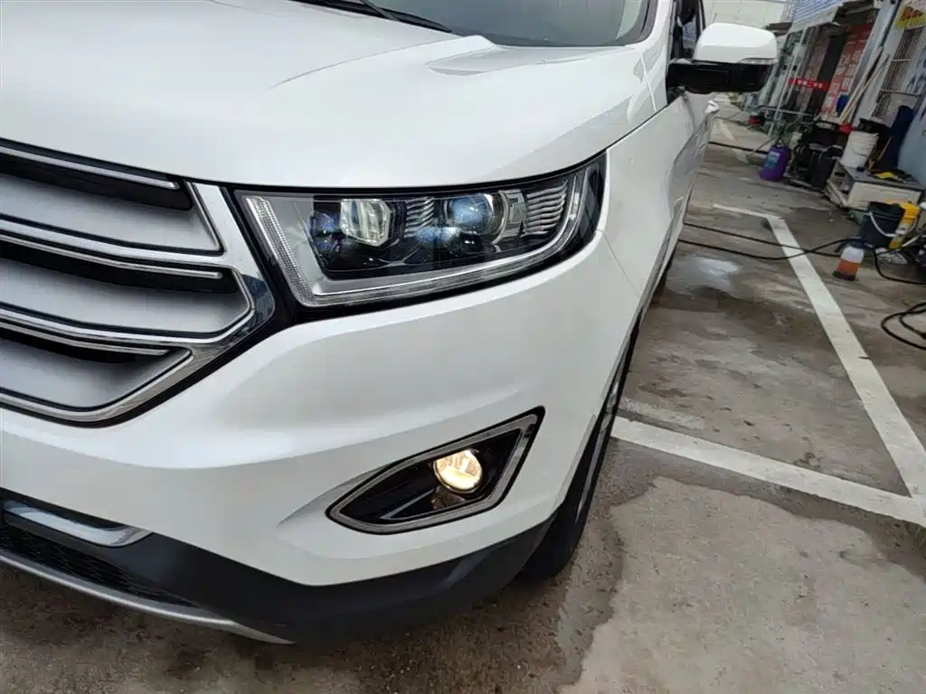 Фото 24 - Ford Edge