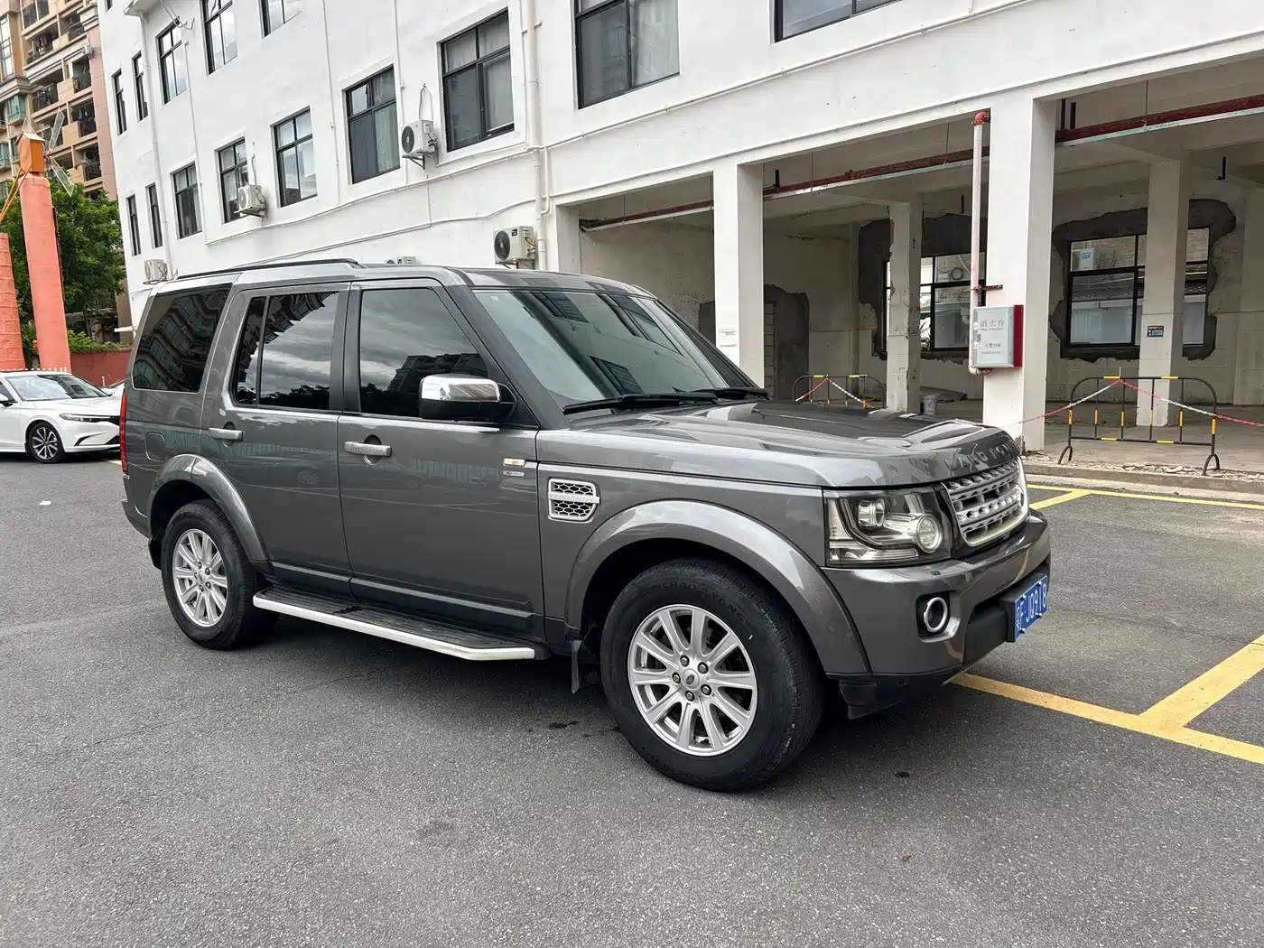 Land Rover Discovery 2009 Model 2.7 TDV6-S фото 2