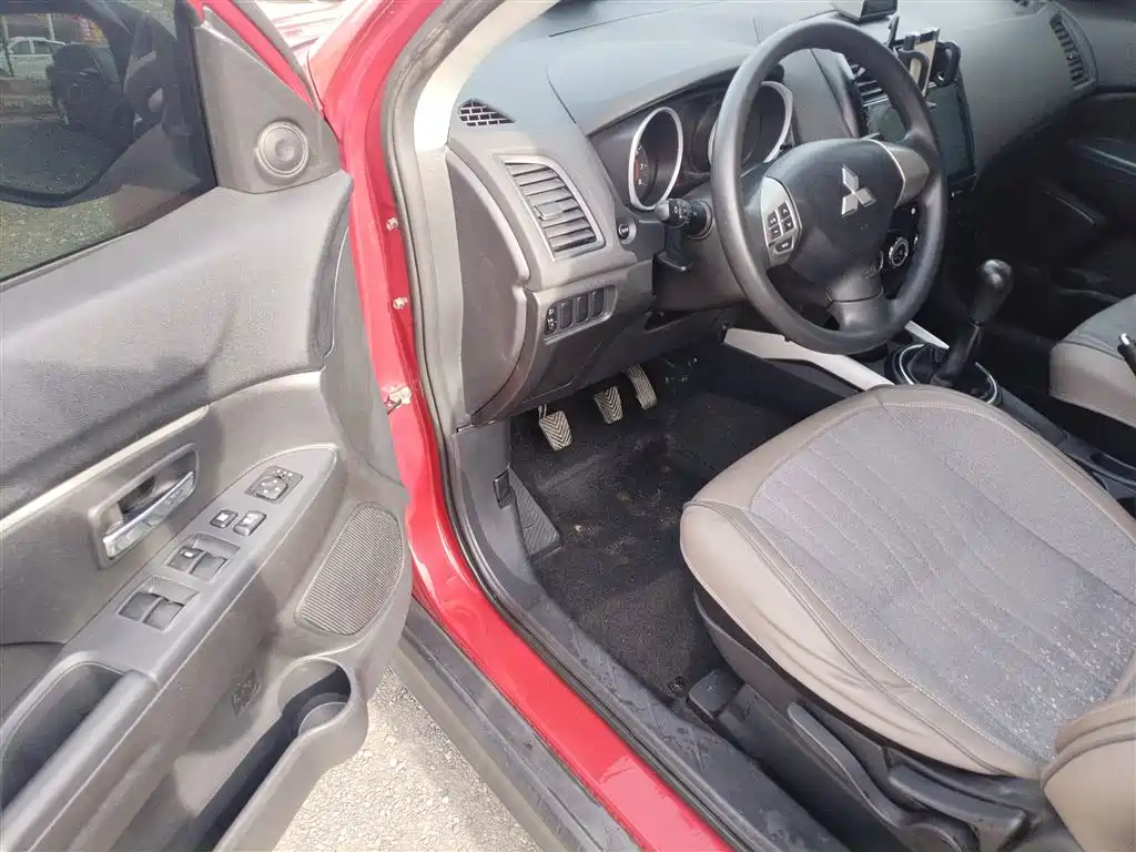 Mitsubishi ASX 2013 2.0L Manual 2WD Comfort фото 12