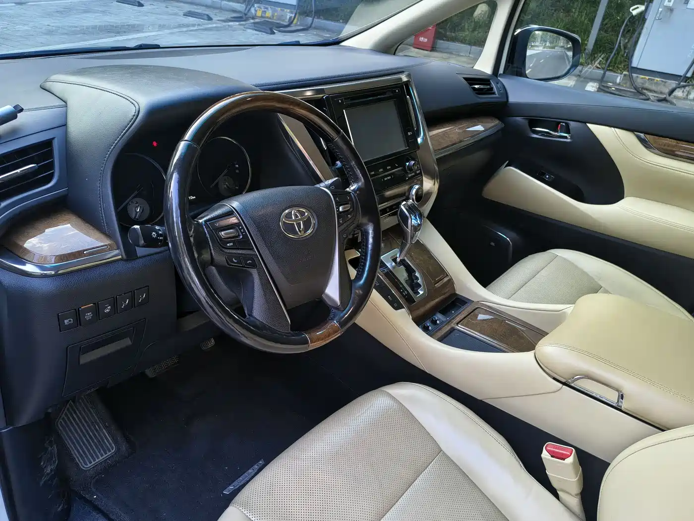 Toyota Alphard 2018 3.5L Premium фото 4