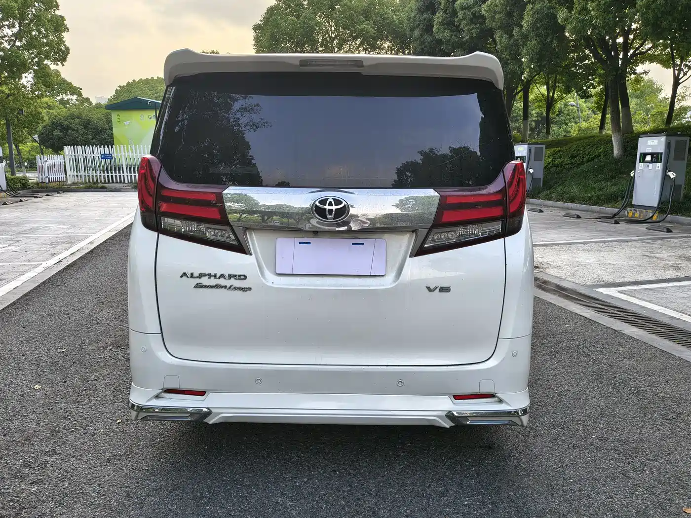 Toyota Alphard 2018 3.5L Premium фото 11