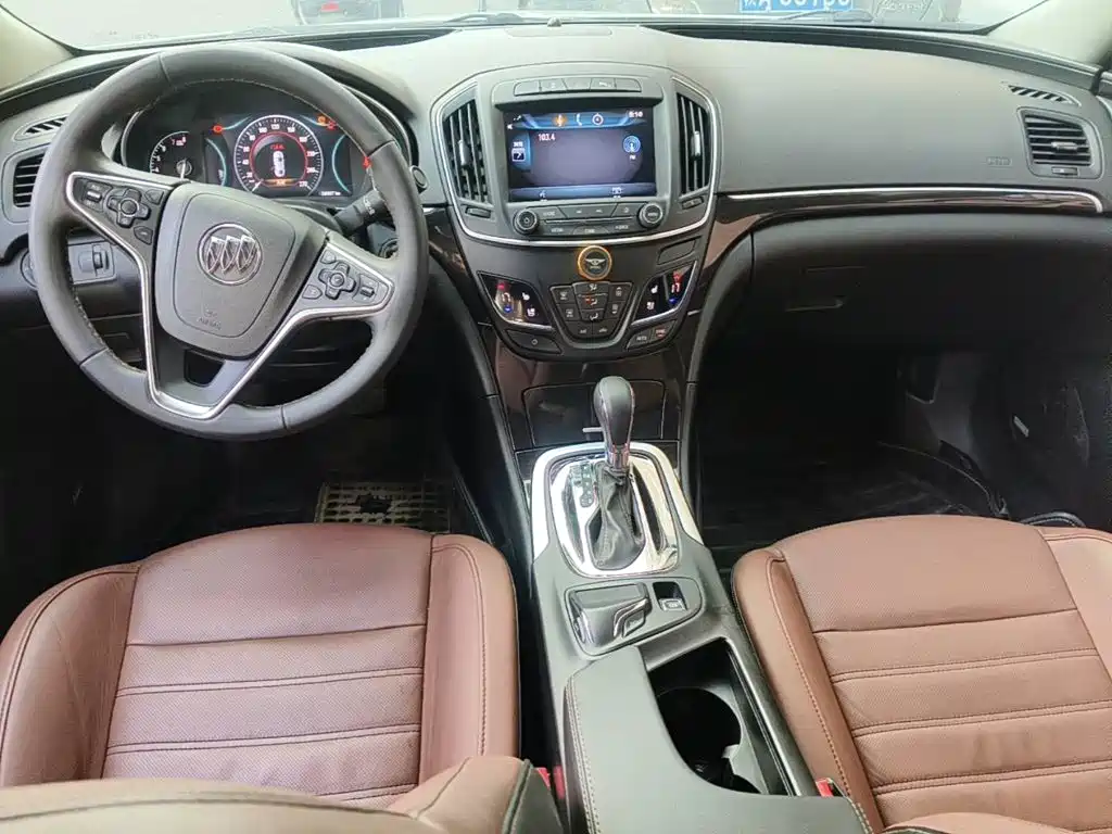 Photo 12 - Buick Regal