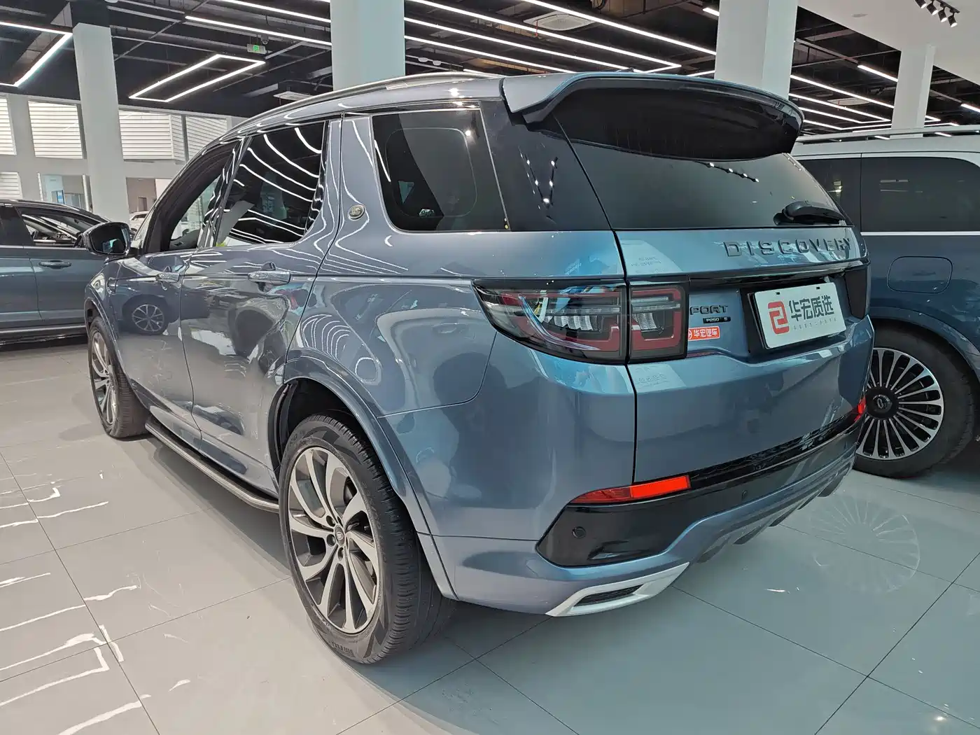 Land Rover Discovery Sport 2022 Model 249PS R-Dynamic S Performance Edition 5-Seater фото 3