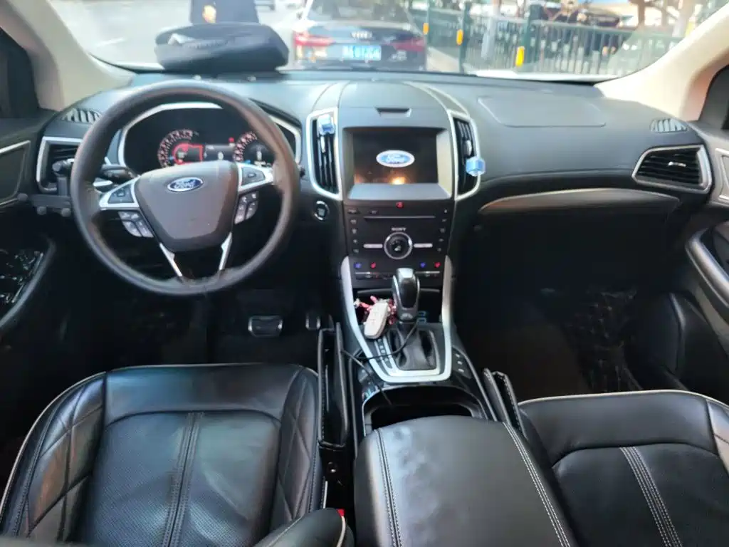 Фото 10 - Ford Edge