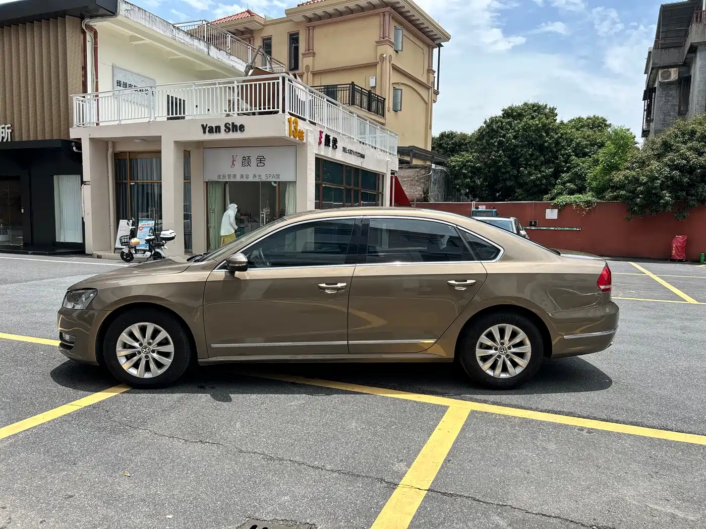 Volkswagen Passat 2014 1.8TSI DSG Luxury Edition фото 4