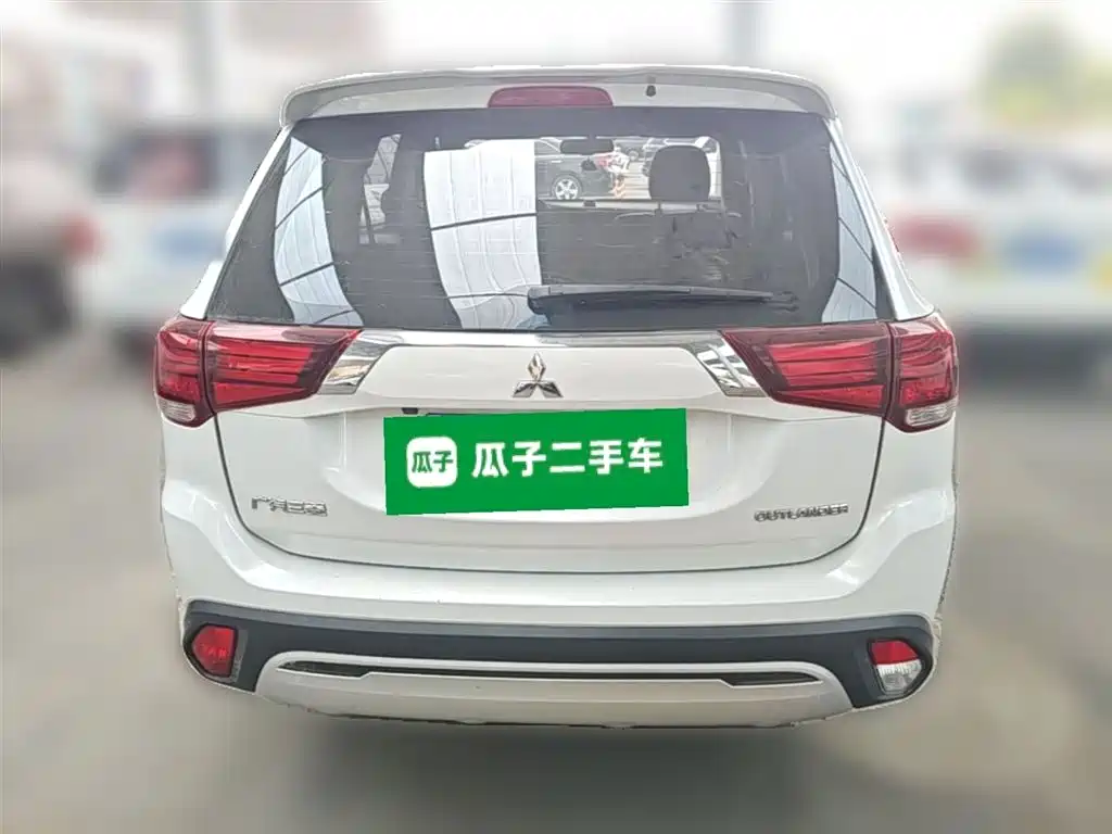 MITSUBISHI OUTLANDER