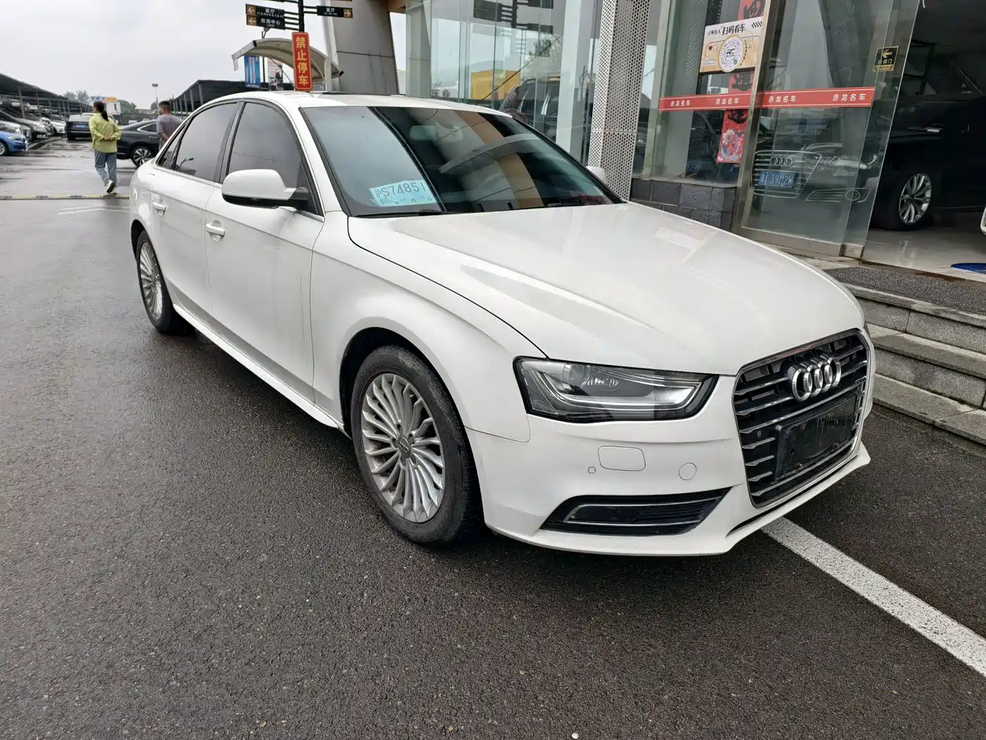 Audi A4L 2013 35 TFSI Automatic Luxury фото 3