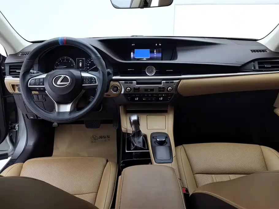 Lexus ES 2015 200 Elite Edition фото 12