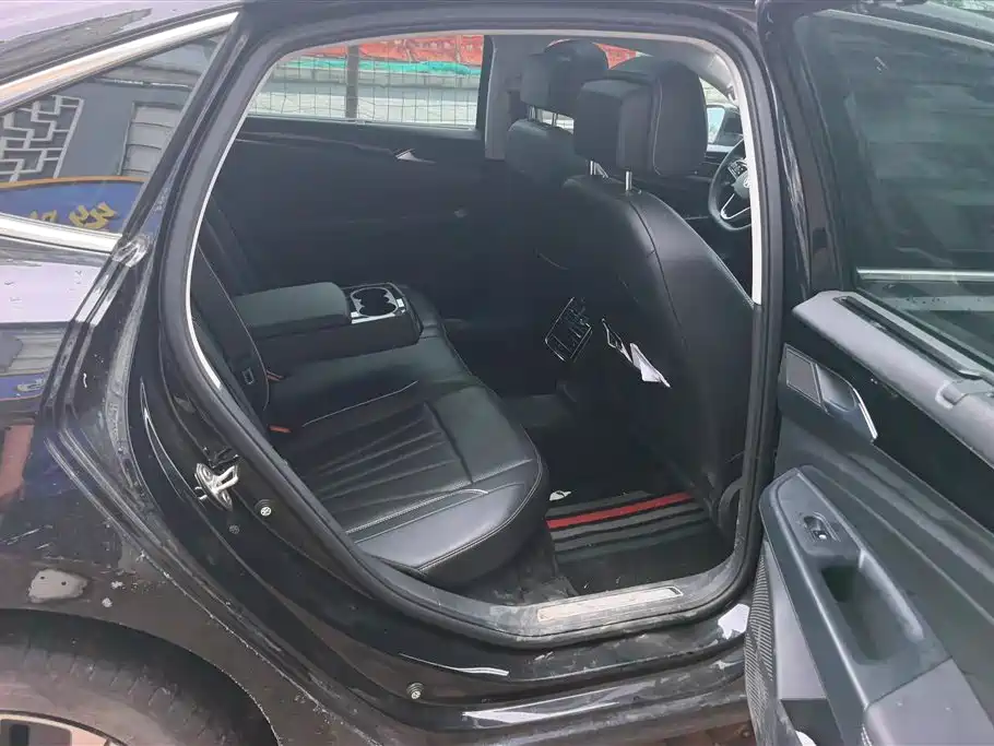 Volkswagen Passat 2024 380TSI Dragon Glory Edition фото 11