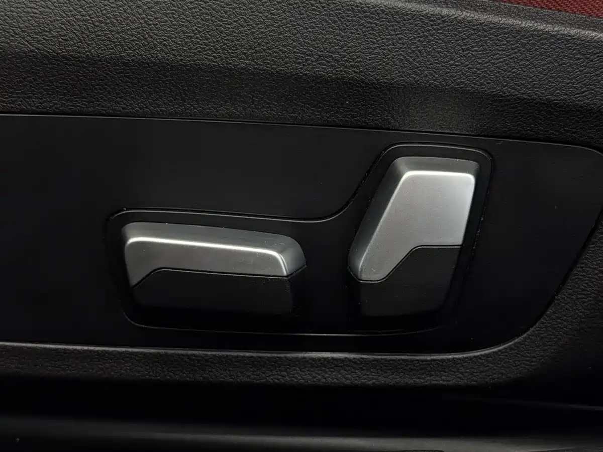 BMW 3 Series 2023 320Li M Sport Package фото 8