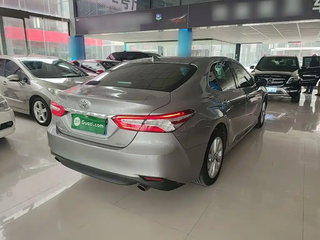 Фото 7 - Toyota Camry
