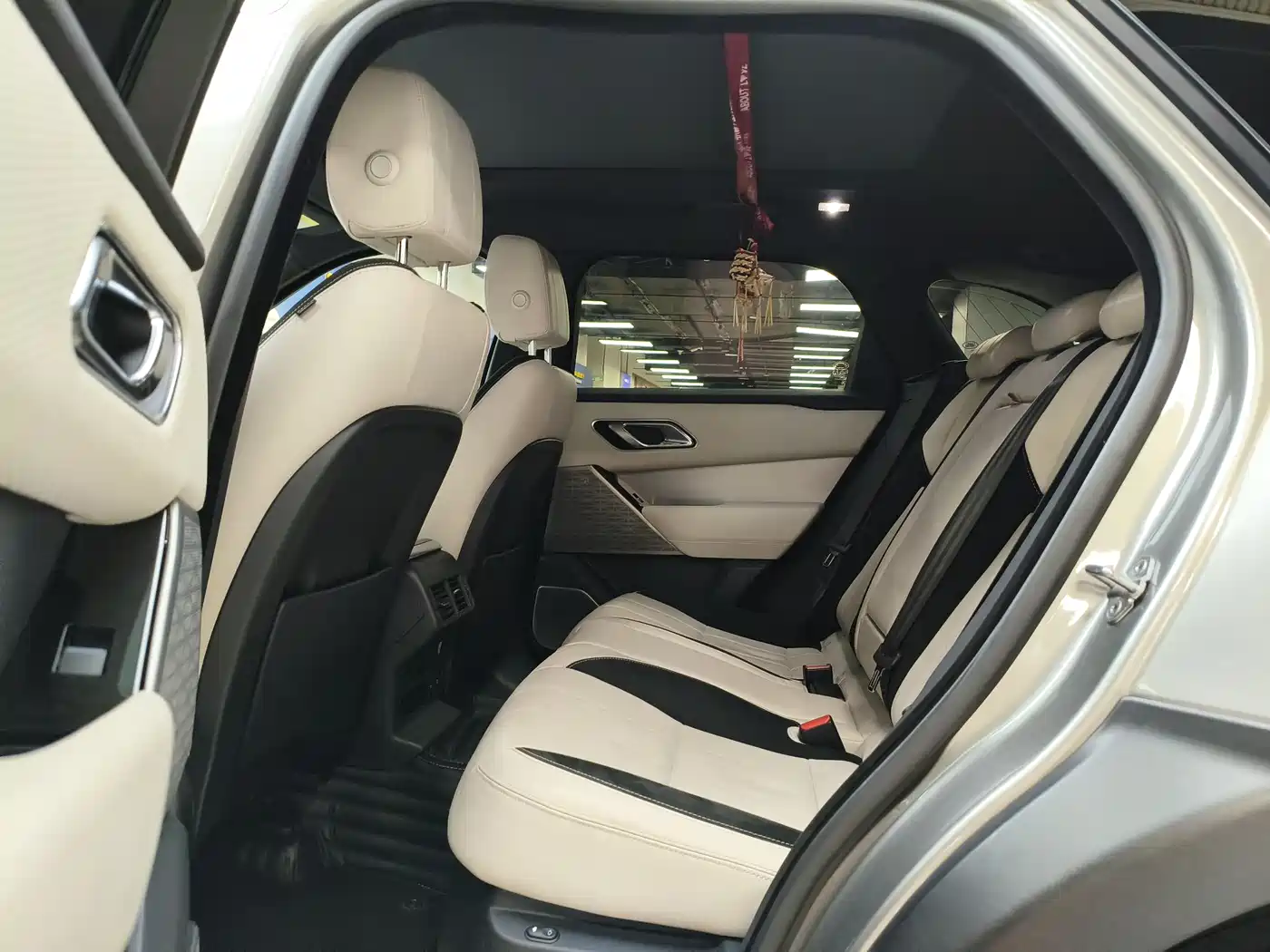 Land Rover Range Rover Velar 2017 P380 R-DYNAMIC SE фото 10