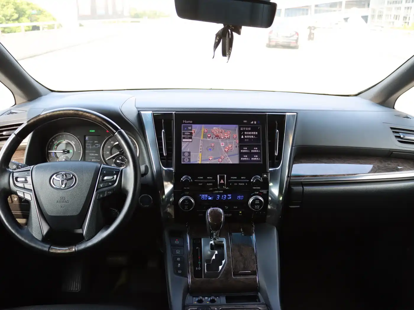 Toyota Alphard 2021 Hybrid 2.5L Premium фото 11