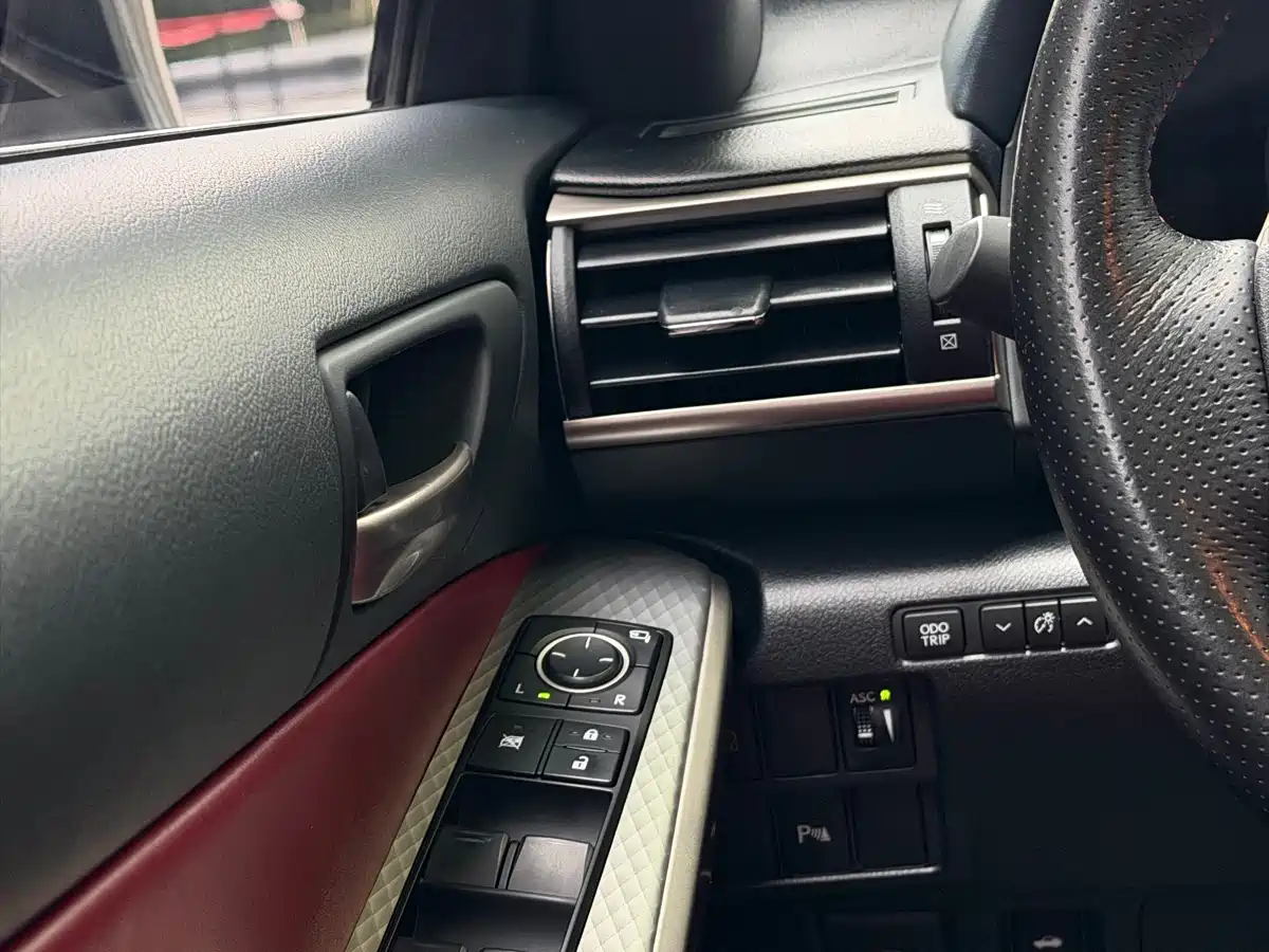 Lexus IS 2017 300 F SPORT фото 11
