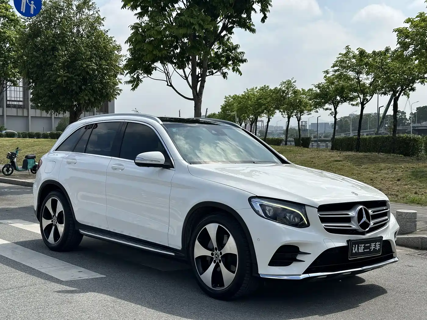 Mercedes-Benz GLC 2018 Facelift GLC 300 4MATIC Dynamic фото 3