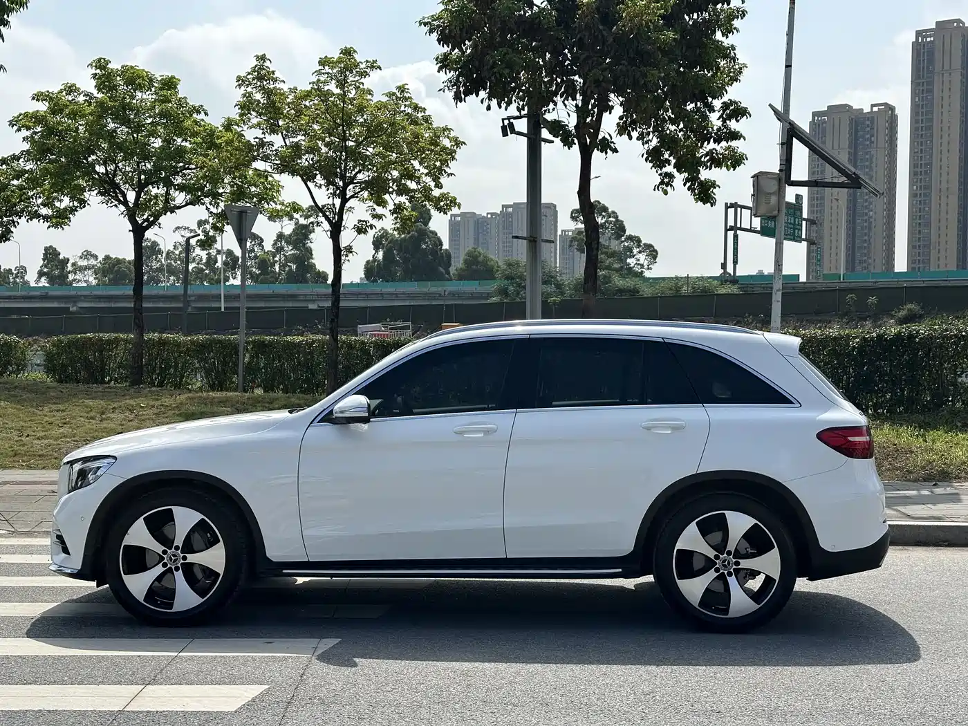 Mercedes-Benz GLC 2018 Facelift GLC 300 4MATIC Dynamic фото 7