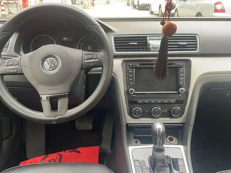 Volkswagen Passat 2014 1.8TSI Automatic Honor Edition фото 5