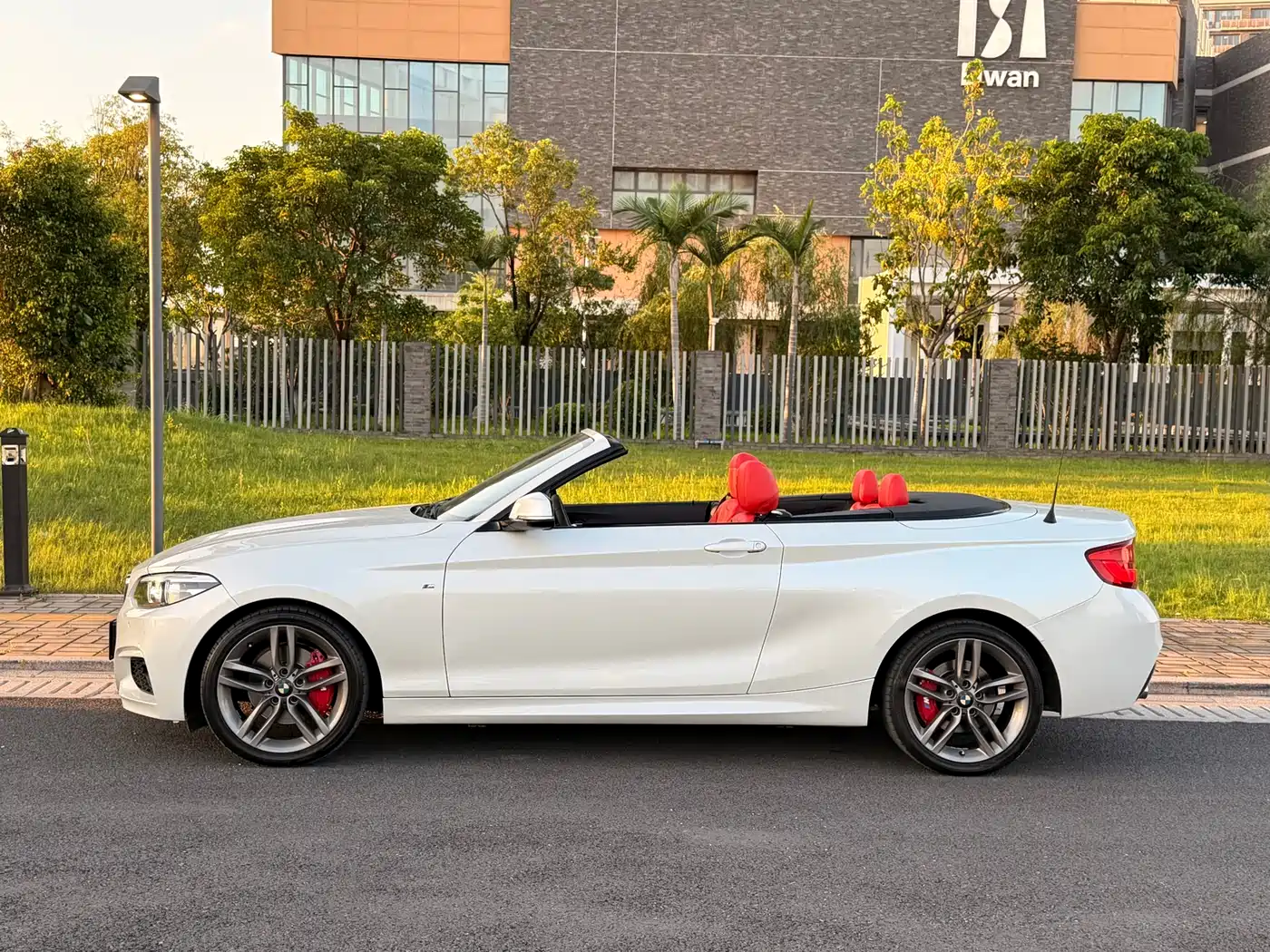 BMW 2 Series (Import) 2018 225i Convertible Coupe M Sport фото 6