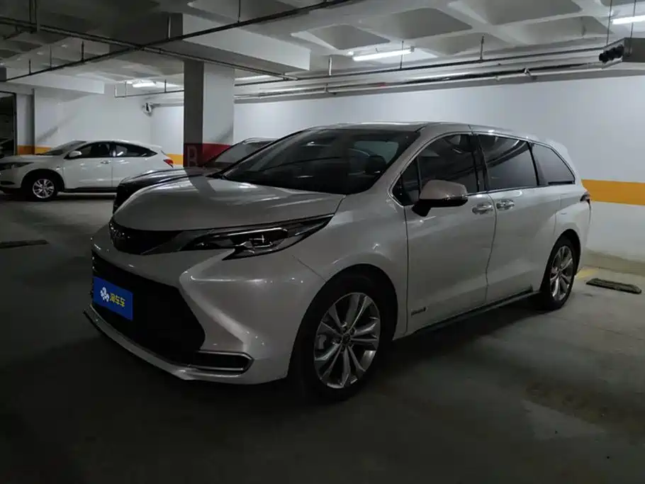 Toyota Sienna 2024 2.5L Hybrid Premium Edition