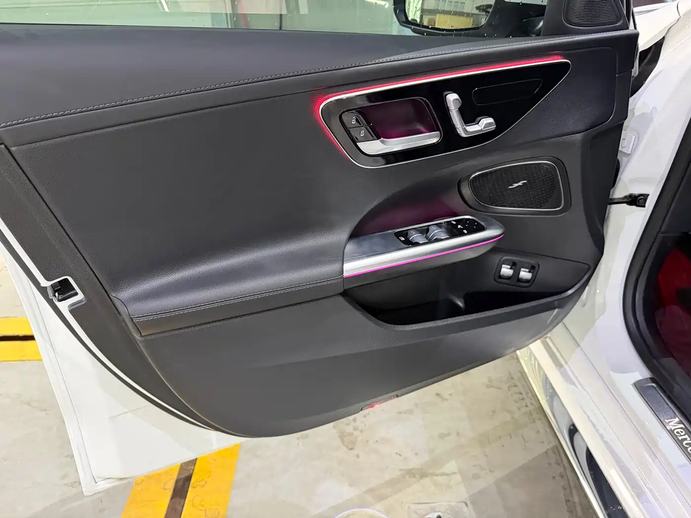 Mercedes-Benz C-Class New Energy 2025 C 350 eL фото 7