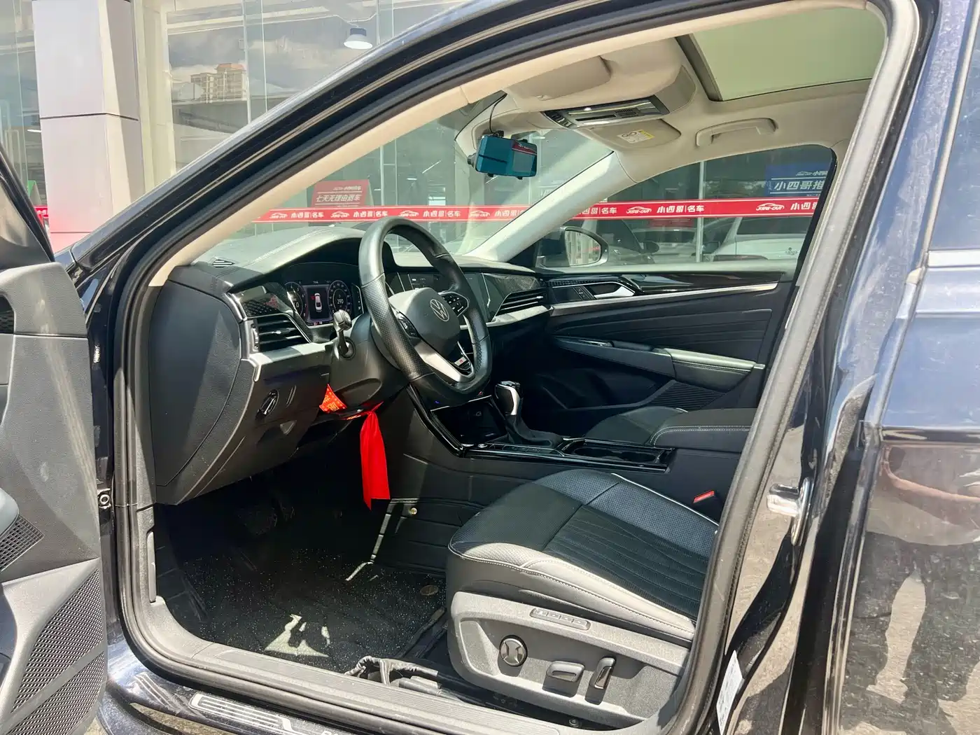 Volkswagen Passat 2022 330TSI Starlight Luxury Edition фото 6