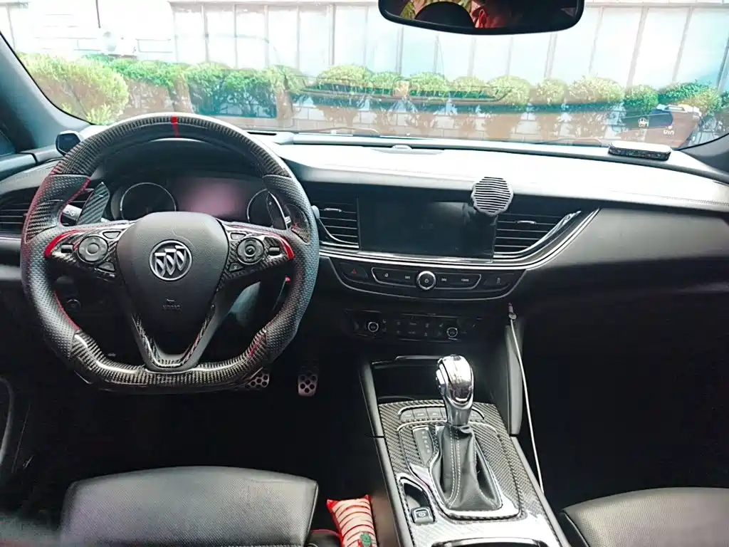 Photo 10 - Buick Regal