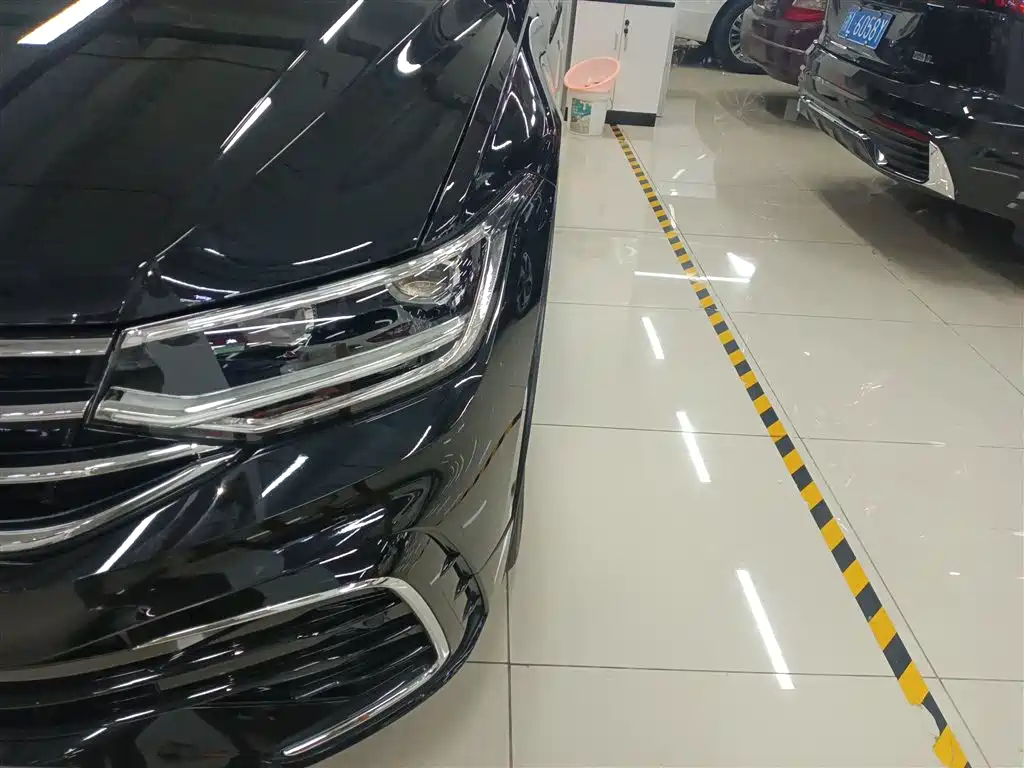 Volkswagen Tiguan L 2024 Outstanding 330TSI Auto 2WD R-Line Dragon Glory Edition фото 24