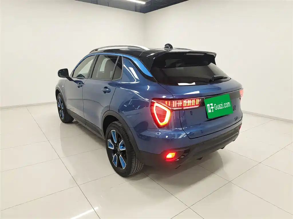 Lynk & Co 01 2017 2.0T 2WD Pro Shine Edition фото 5