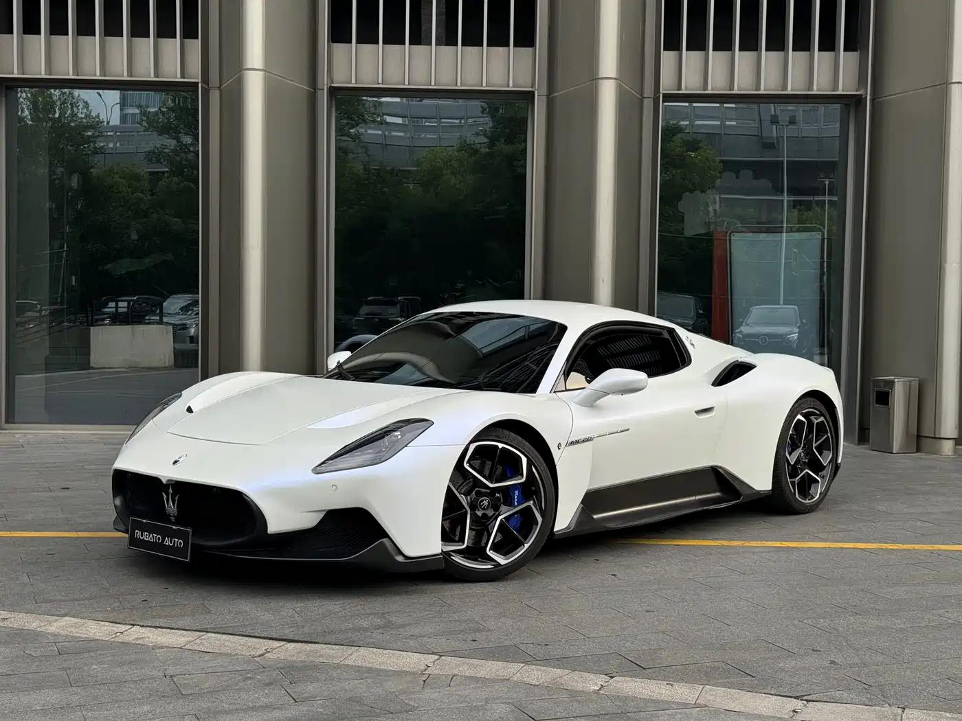 Maserati MC20 2020 3.0T Standard Edition фото 2